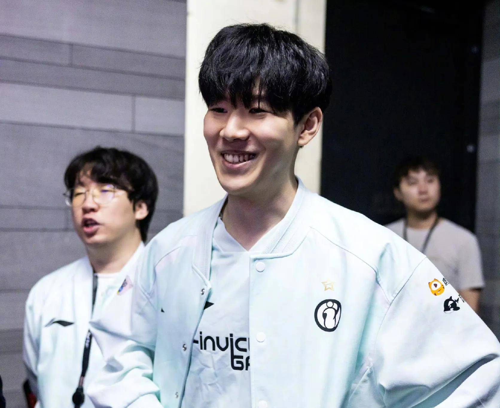 她已经悄悄 她已经悄悄