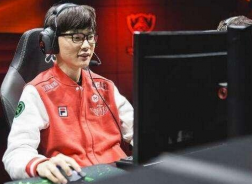 项崭露头角 项崭露头角