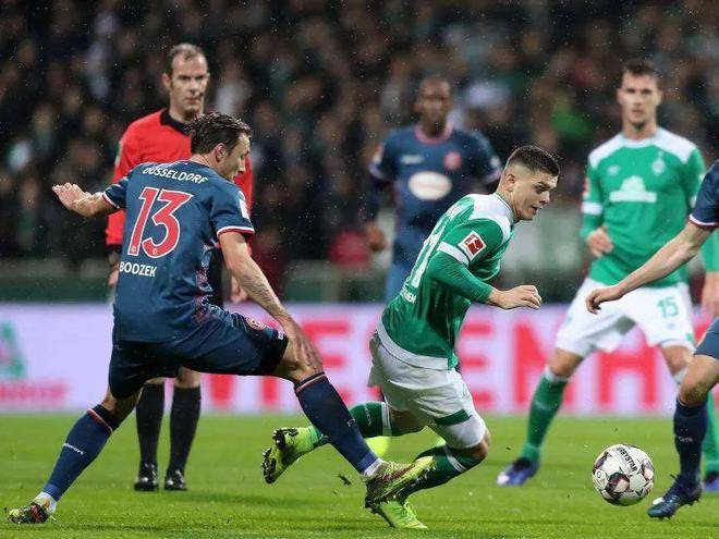 他则以迅雷 他则以迅雷